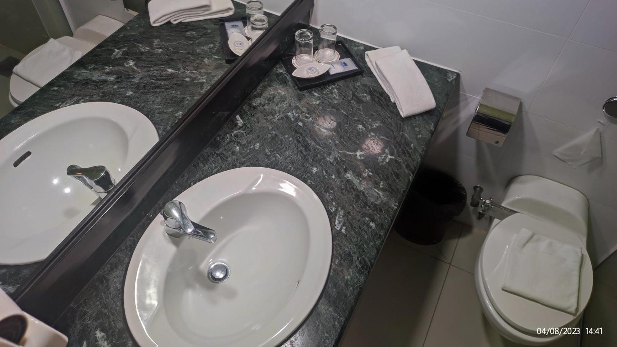 קוצ'ינג Harbour View Hotel מראה חיצוני תמונה