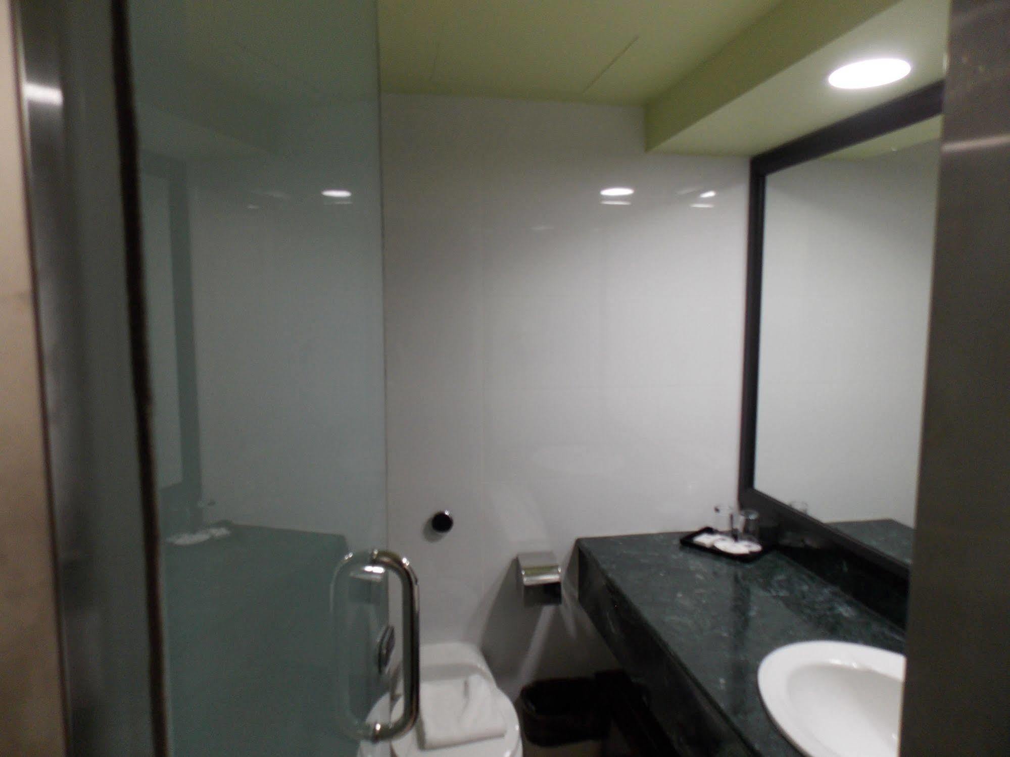 קוצ'ינג Harbour View Hotel מראה חיצוני תמונה